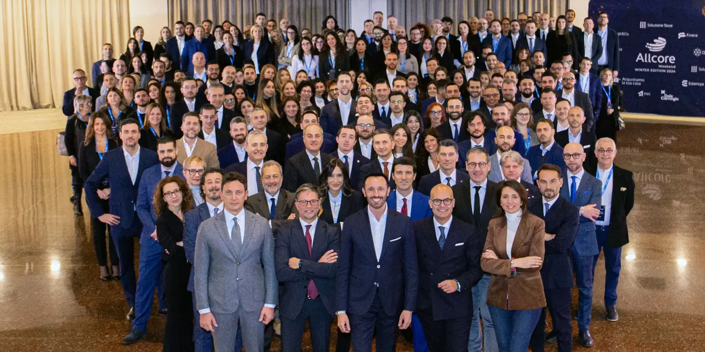 Le persone del Gruppo Allcore riunite all'Allcore Weekend